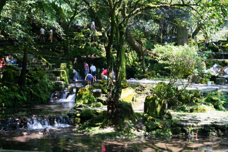 公園內溪流都是溫泉 攝影：老山羊部落格