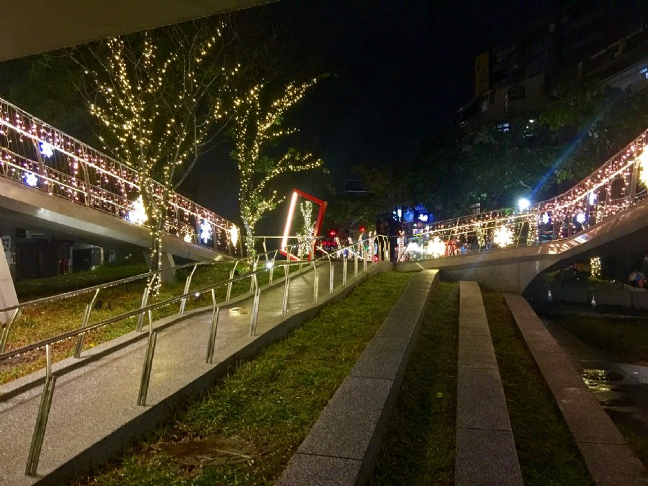 2019年「耶！心中山」聖誕布景為全新啟用的心中山線形公園增添話題 攝影：Eva隨手拍