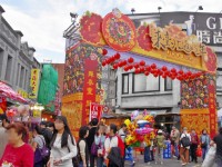 迪化街是台北最知名的年貨大街<br/> 攝影：Eva隨手拍