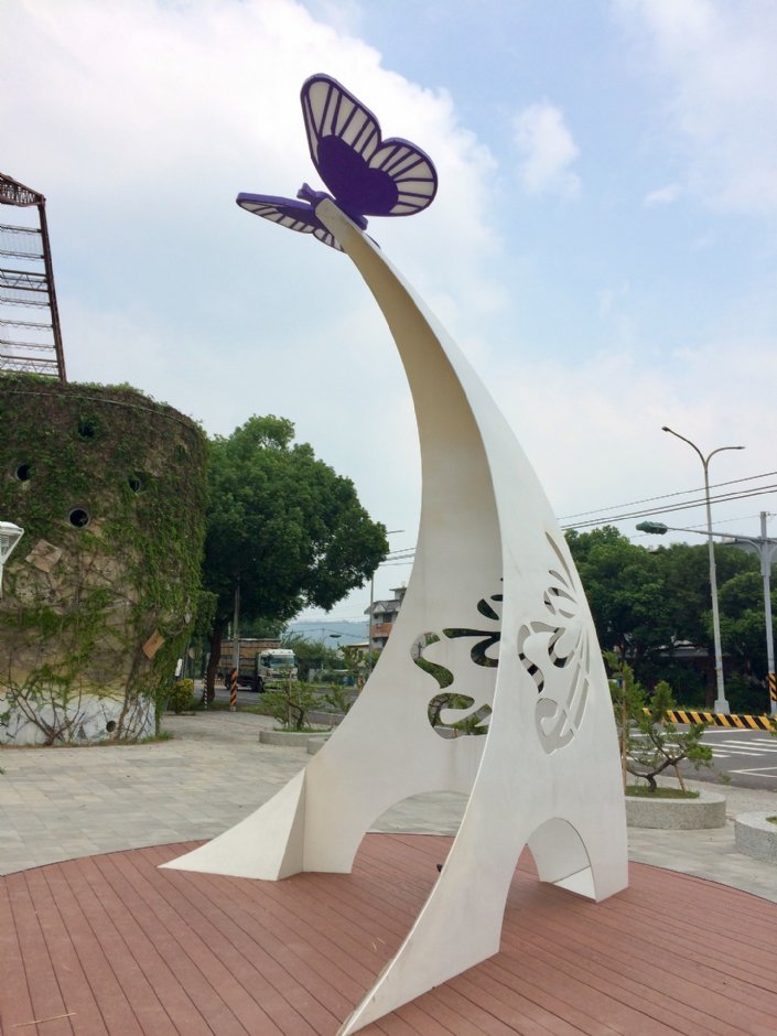 入口造景以林內鄉著名紫斑蝶做為意象 攝影：Eva隨手拍