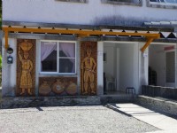 嘉蘭部落內充滿了特色木雕<br/> 攝影：台東觀光旅遊網 提供