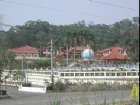 遠觀建德寺地母廟<br/> 攝影：張弘穎