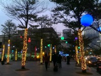 充滿耶誕氣氛的台北101週邊(2015年)<br/> 攝影：Eva隨手拍