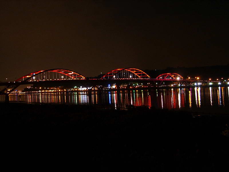 關渡橋夜景 攝影：余燕鳳