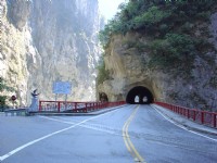 燕子口的壯麗景致<br/> 攝影：救國團天祥青年活動中心