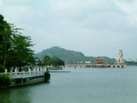 遠照蓮池潭<br/> 攝影：吳浚騰