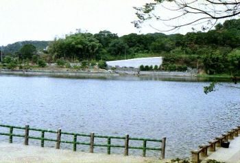 美麗湖景 攝影：呂玫瑢