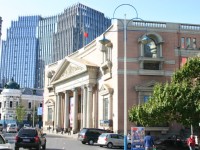 中山廣場上的巴洛克建築<br/> 攝影：馮順