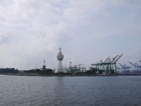 红毛港远眺旗津高字塔<br/> 摄影：三井