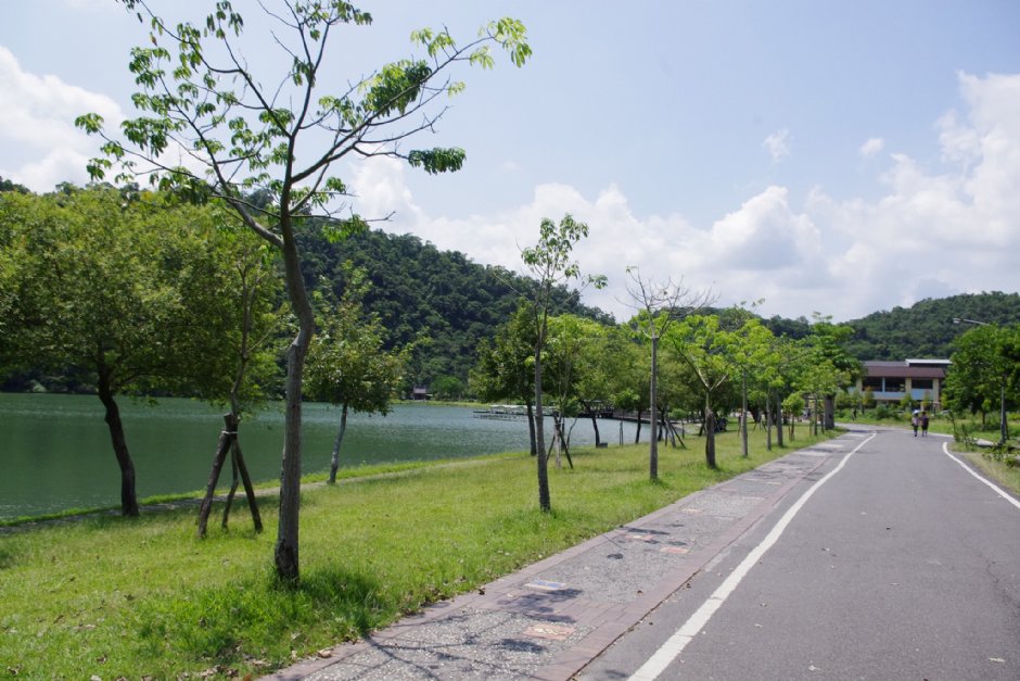 梅花湖環湖自行車道 攝影：Eva隨手拍