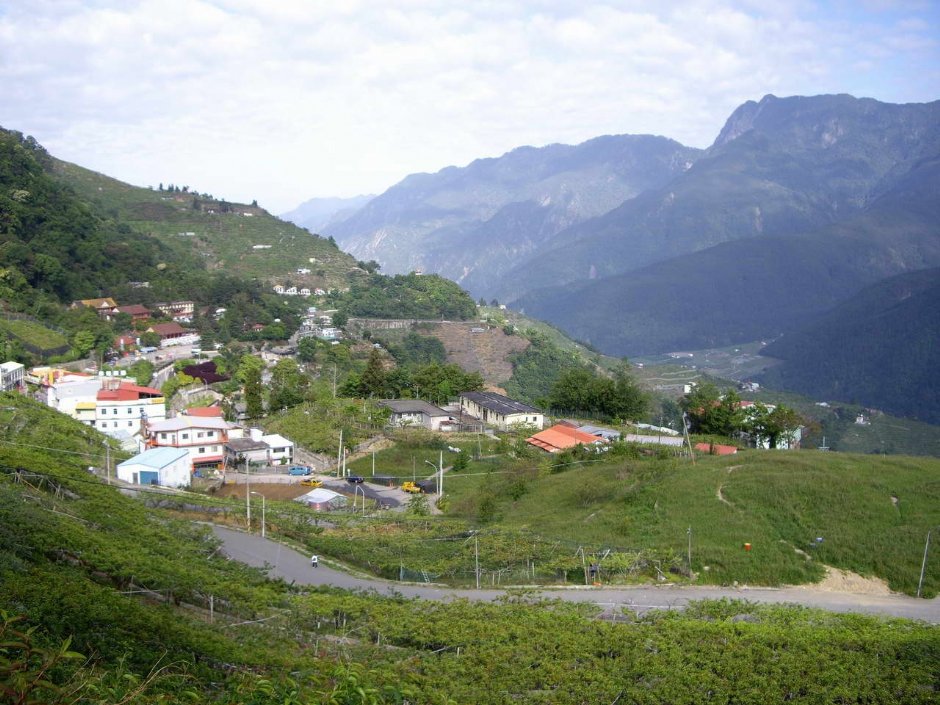 遠眺梨山街景 攝影：老山羊部落格