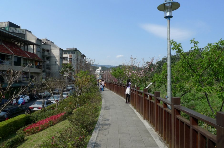 樂活公園旁內溝溪與休憩步道 攝影：Eva隨手拍