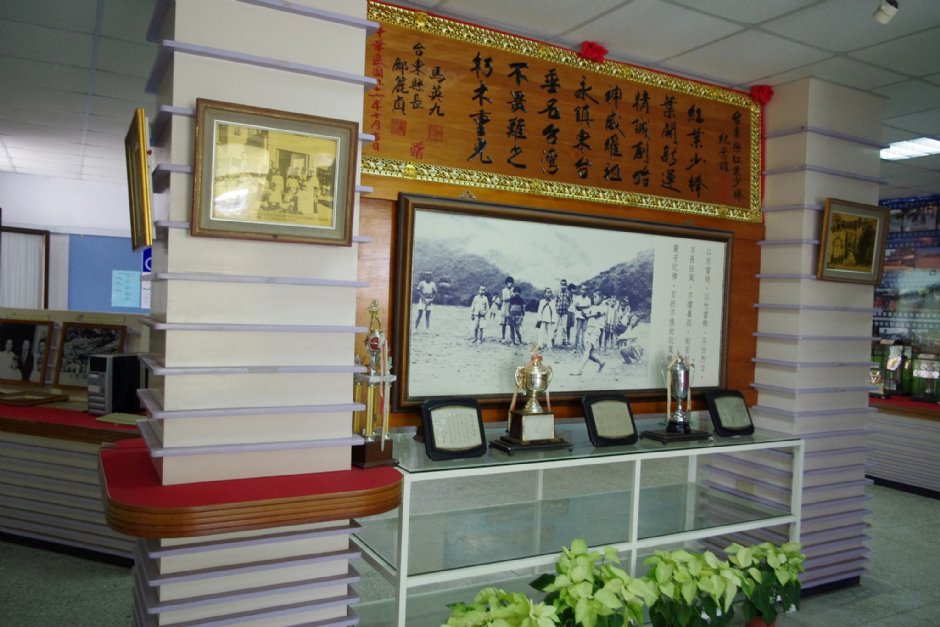 入口處獎座及獎盃 攝影：Eva隨手拍