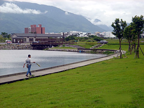 池岸步道02 攝影：劉雅妍