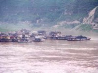 大寧河口的小船<br/> 攝影：台灣中國旅行社