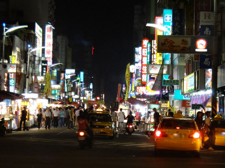 六合夜市路口 攝影：山景