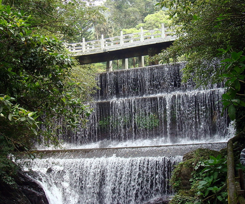 溪流瀑布流水潺潺 攝影：孫菽蔓