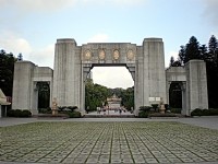 正門牌坊刻著孫中山先生親筆題詞的『浩氣長存』<br/> 攝影：方盛文