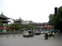 旁邊街景<br/> 攝影：李俊