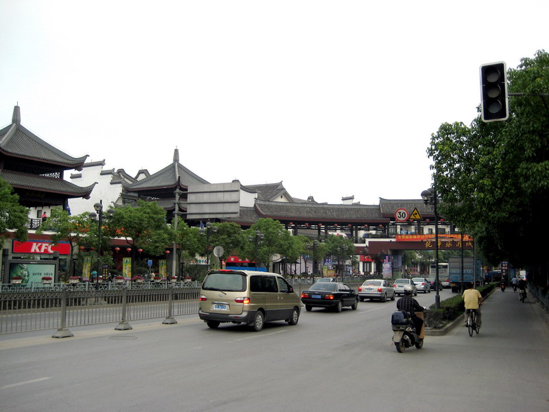 旁邊街景 攝影：李俊