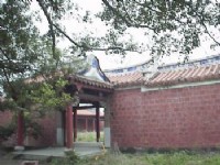 紅牆外<br/> 攝影：郭香妙