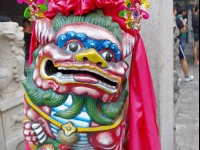當地人尊稱石仙姑之彩色石獅<br/> 攝影：Eva隨手拍
