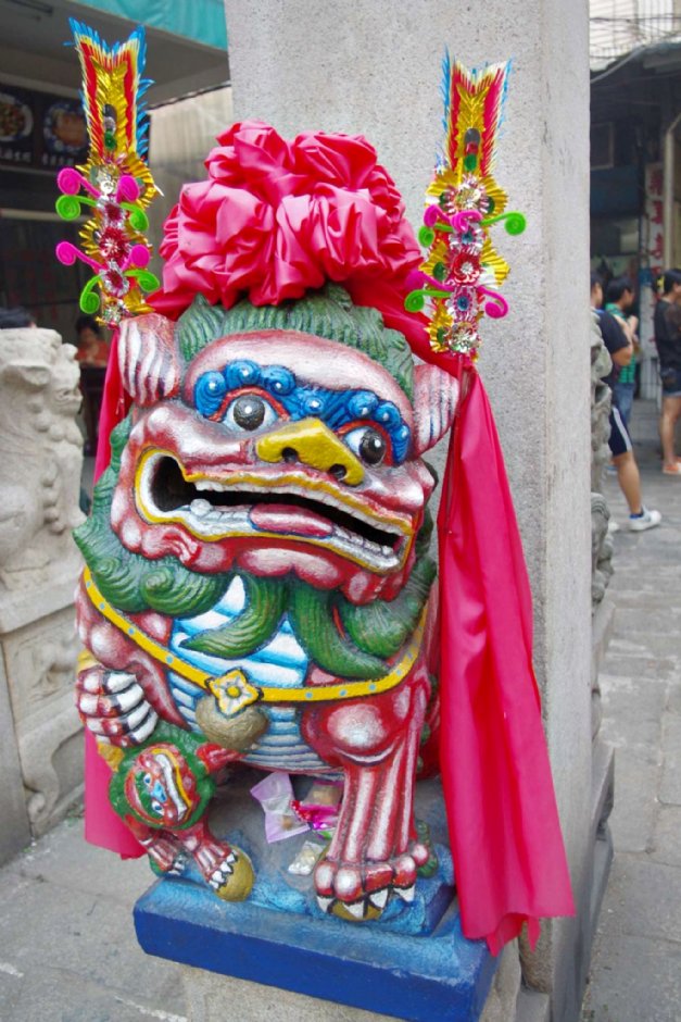當地人尊稱石仙姑之彩色石獅 攝影：Eva隨手拍