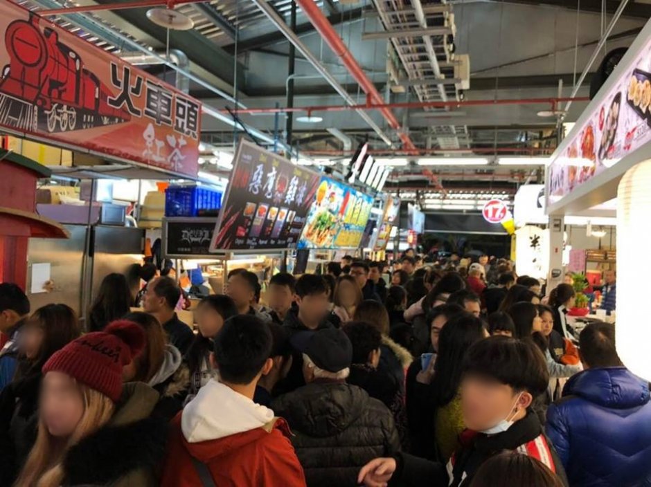 雨天也能逛的夜市 攝影：安和國際夜市 提供