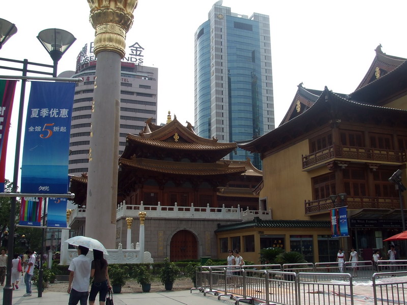 遠拍靜安寺 攝影：李明黛