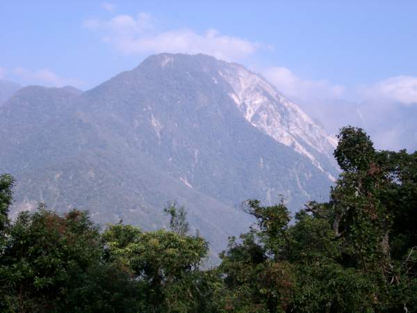 遠眺高山美景 攝影：老山羊資訊網