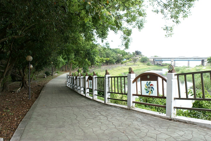 菁華橋旁步道 攝影：Eva隨手拍
