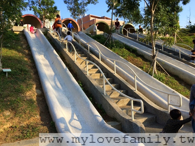 大型溜滑梯 攝影：mylovefamily.tw/ 提供