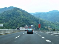 雪山隧道前路段<br/> 攝影：林仲哲