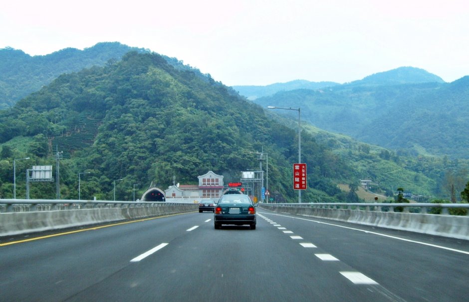 雪山隧道前路段 攝影：林仲哲