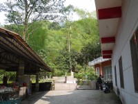 慈津寶宮旁大津瀑布步道入口<br/> 攝影：旅遊王攝影組