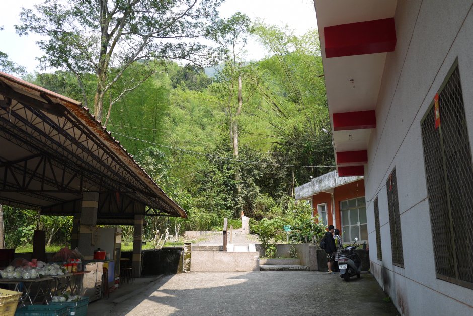 慈津寶宮旁大津瀑布步道入口 攝影：旅遊王攝影組