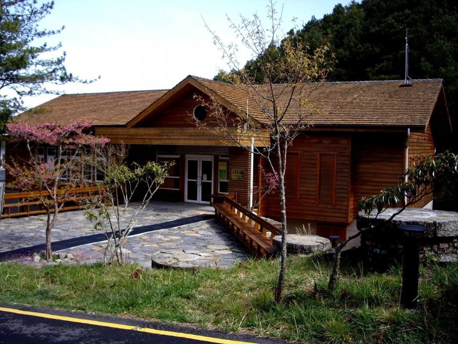 楠梓仙溪林道的排雲山莊管理站 攝影：老山羊資訊網