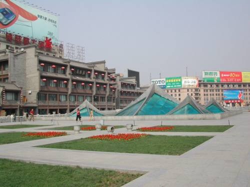 鐘鼓樓廣場的另一邊 攝影：到處走走到大陸-1