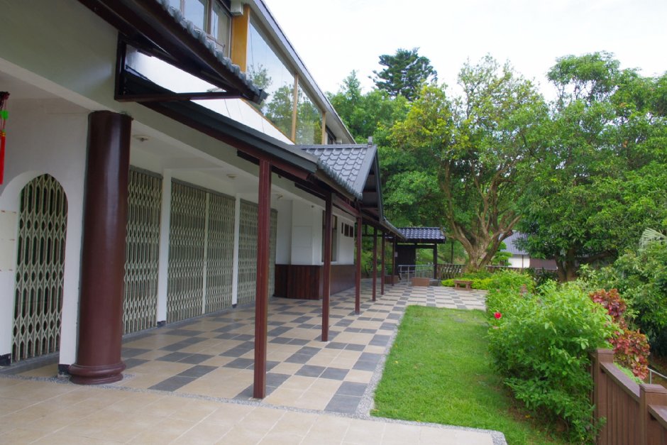 和平公園緊臨一滴水紀念館 攝影：Eva隨手拍