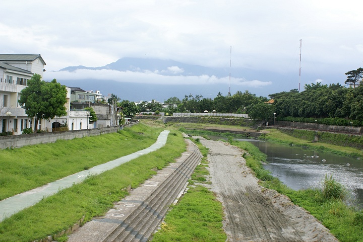 菁華橋旁溪畔公園 攝影：Eva隨手拍