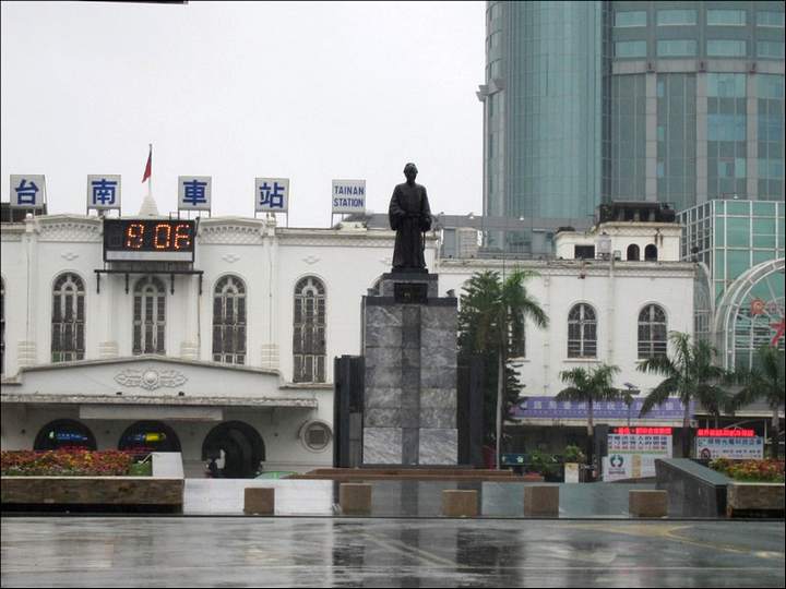 站前廣場 攝影：黃儒永