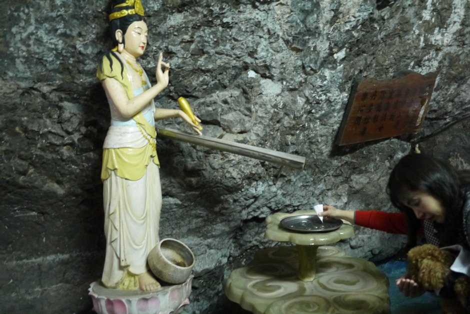 靈岩洞內 攝影：旅遊王攝影組