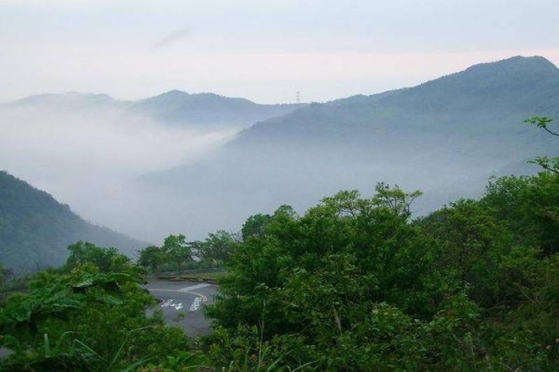 山頂雲霧飄渺 攝影：老山羊部落格