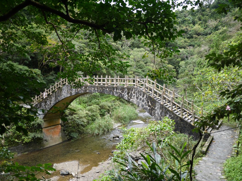 雙流瀑布拱橋 攝影：三井