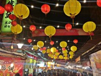 迪化街是台北最知名的年貨大街<br/> 攝影：Eva隨手拍
