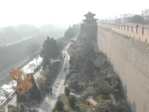 延城牆外側的環城公園 攝影：到處走走到大陸-1