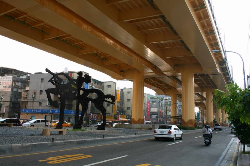敦化北路與市民大道叉路口 攝影：老山羊部落格