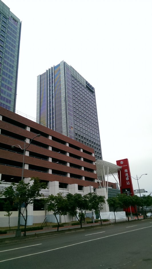 南港车站 摄影：Eva隨手拍