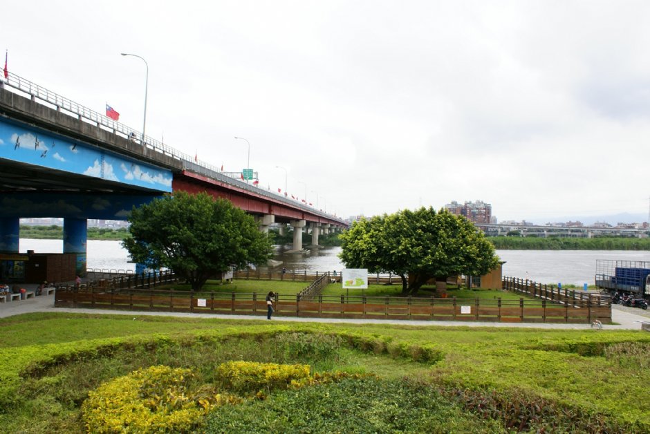 大漢溪右岸、新店溪左岸自行車道 攝影：Eva隨手拍