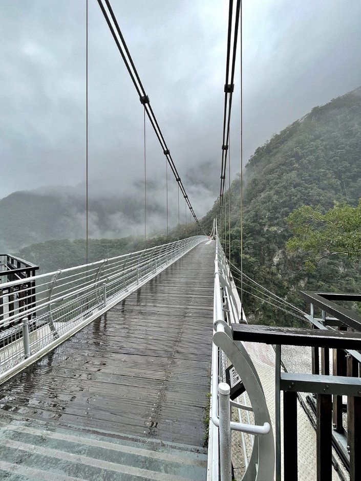 布洛灣吊橋(山月吊橋) 攝影：Eva隨手拍